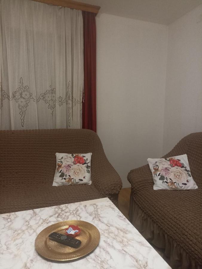 Sleep & Fly - Sarajevo Airport Apartment Exteriör bild