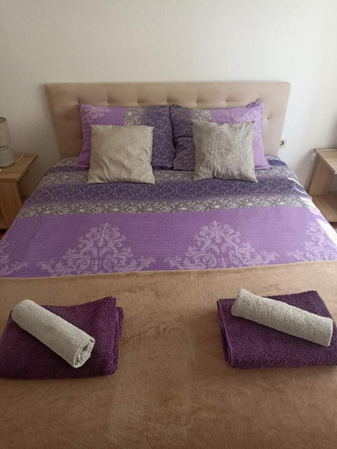 Sleep & Fly - Sarajevo Airport Apartment Exteriör bild